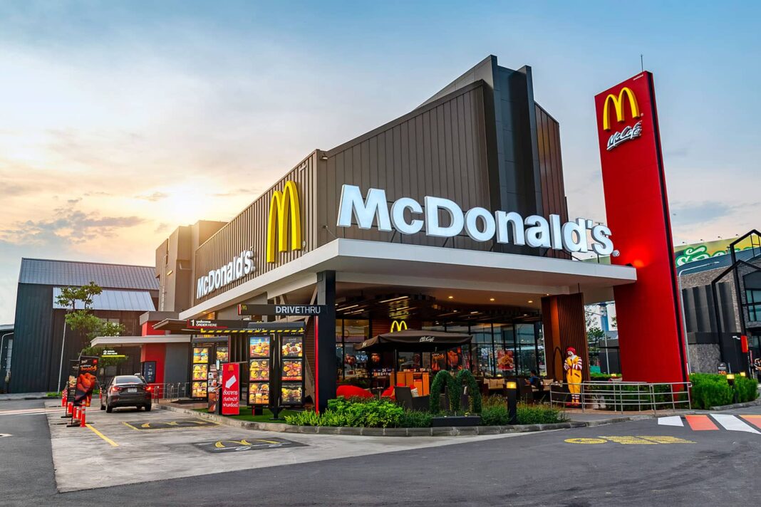 McDonald’s: Πληρώνουν 21 δολάρια την ώρα για να βρουν υπαλλήλους! - Cibum.gr
