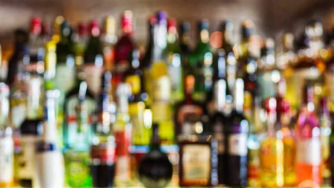 Συνελήφθη 24χρονος επειδή έδωσε αλκοόλ σε 15χρονο θαμώνα μαγαζιού - Cibum.gr