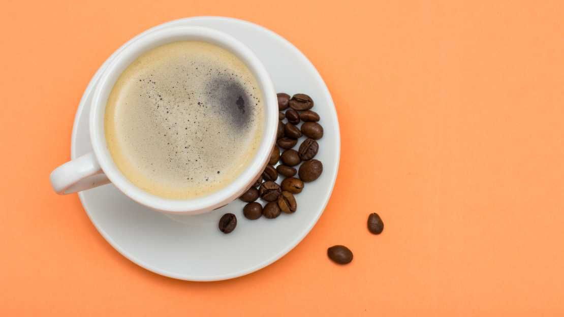 στον καφέ αποδυναμώνοντας τις παρενέργειες του καφέ δίαιτα με ανανά αδυνατίσματος