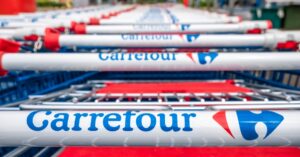 Η Carrefour μειώνει το πλαστικό για να ρίξει τις τιμές στα ράφια