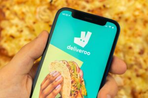 Η deliveroo ξεκινά τις παραδόσεις με Drone