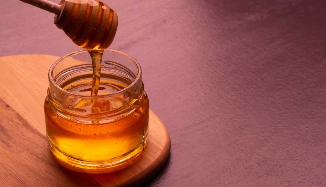 Το μέλι που αγοράζουμε δεν είναι πάντα αυτό που λέει η ετικέτα - Οι αρχές το αποδεικνύουν με νούμερα
