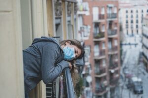 Η πανδημία μας κατέστρεψε… – Λιγότερη εξωστρέφεια, φιλικότητα και δεκτικότητα