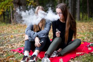 Βρετανία: Η κυβέρνηση θα απαγορεύσει τα ηλεκτρονικά τσιγάρα μιας χρήσης