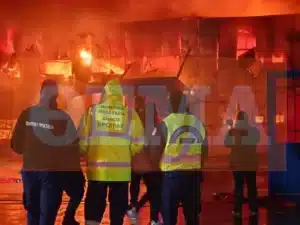Ολοσχερής η καταστροφή στο εργοστάσιο της αρτοβιομηχανίας ΚΑΡΑΜΟΛΕΓΚΟΣ στο Κορωπί