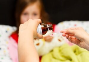 Μαζική ανάκληση μολυσμένου σιροπιού για τον βήχα εν μέσω έκρηξης περιστατικών γρίπης