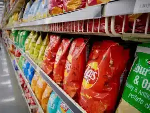 Πατατάκια Lay’s, Cheetos και Doritos: Η PepsiCo αφαιρεί τις τεχνητές ουσίες