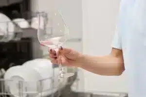 Πλυντήριο Πιάτων: Ποιο είναι το καλύτερο απορρυπαντικό, ταμπλέτες ή τζελ; Δοκιμές σε 30 προϊόντα
