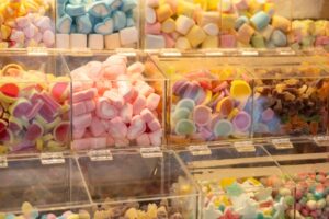 Ελληνική εταιρεία εμπλέκεται στη διανομή δημοφιλούς καραμέλας με ακραίες ποσότητες χρωστικών ουσιών