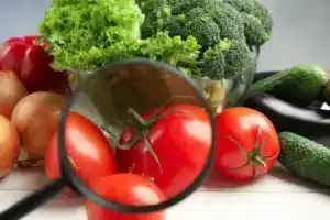 Ποινή φυλάκισης σε κρατικούς επιθεωρητές τροφίμων για εικονικούς ελέγχους σε 8 τόνους ντομάτας μολυσμένης με φυτοφάρμακα