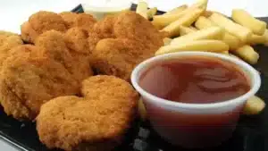 Κοτομπουκιές McNuggets: Συναγερμός στην Ευρώπη για μόλυνση μετά από καταγγελία καταναλωτή