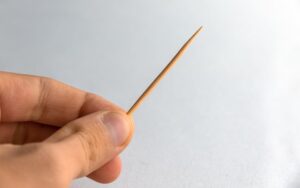3 θάνατοι και 17 χειρουργικές επεμβάσεις από οδοντογλυφίδες αποκαλύπτουν έναν υποτιμημένο κίνδυνο