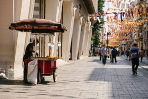 Κόκκινος συναγερμός στην Κωνσταντινούπολη: 80% πτώση στις πωλήσεις τροφίμων σε ξενοδοχεία και εστιατόρια