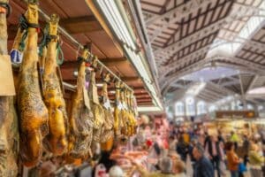 Εικόνες σοκ με χιλιάδες κατσαρίδες σε κεντρική αγορά – Αναστολή λειτουργίας των 17 από τις 27 επιχειρήσεις, μετά τον έλεγχο του Υγειονομικού