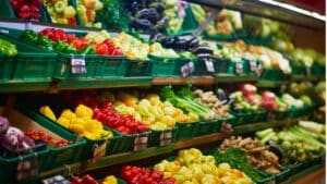 Ελληνικά σουπερμάρκετ: Κατά 8,59% αυξήθηκαν οι τιμές στα φρέσκα φρούτα και λαχανικά