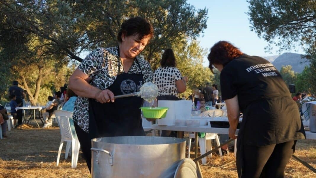 Το μεγάλο τραπέζι του Δεκαπενταύγουστου: Τι βάζουν σήμερα στο καζάνι και στο πιάτο σε όλη την Ελλάδα