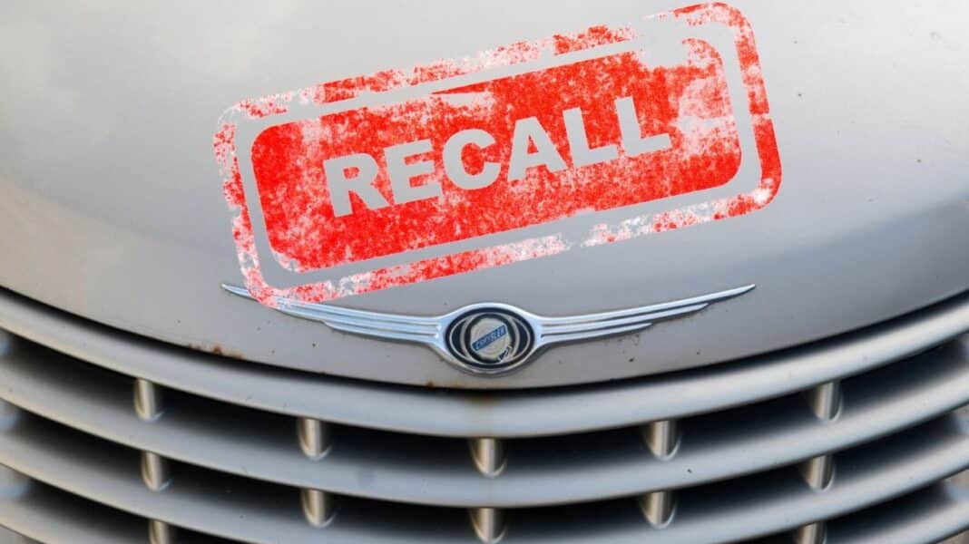 Chrysler: Ανακαλεί 75.000 SUV λόγω κινδύνου αποκόλλησης εξαρτήματος εν κινήσει και πρόκλησης ατυχήματος