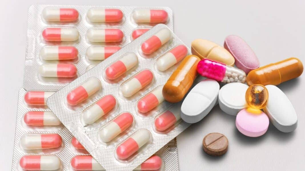 Αντιβίωση: Τελικά πρέπει να πιούμε όλο το κουτί; Τι δείχνουν τα νέα επιστημονικά δεδομένα