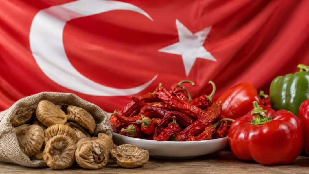 Επικίνδυνα φορτία τροφίμων από την Τουρκία: Εκατοντάδες ειδοποιήσεις για αποξηραμένα σύκα και πιπεριές, +279% οι απορρίψεις στα σύνορα