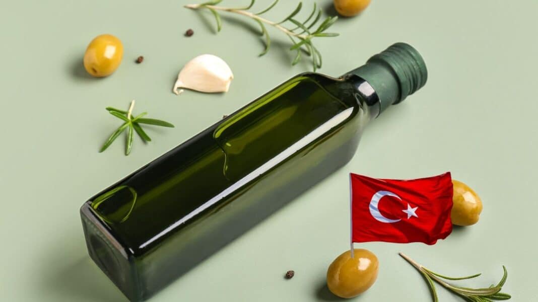 Διπλός συναγερμός για το τουρκικό ελαιόλαδο: Προϊόν ανακαλείται για ορυκτέλαια ενώ νέα έρευνα εντοπίζει μικροπλαστικά σε όλα τα δείγματα