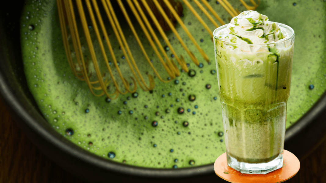 Matcha: Πόσο ασφαλές είναι το «θαυματουργό» ρόφημα; Εργαστηριακή ανάλυση σε 7 μάρκες του εμπορίου αναδεικνύει τον σοβαρό κίνδυνο που αγνοούμε