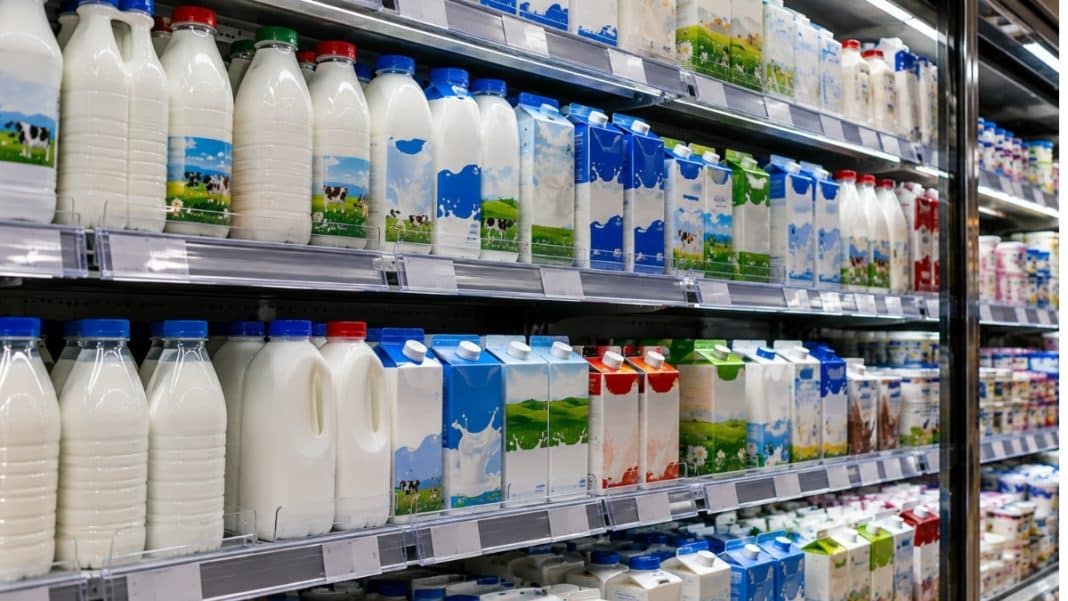 Μεγάλη αλυσίδα σουπερμάρκετ πωλούσε γάλα 8 μήνες μετά την ανάκλησή του λόγω επικίνδυνης τοξίνης