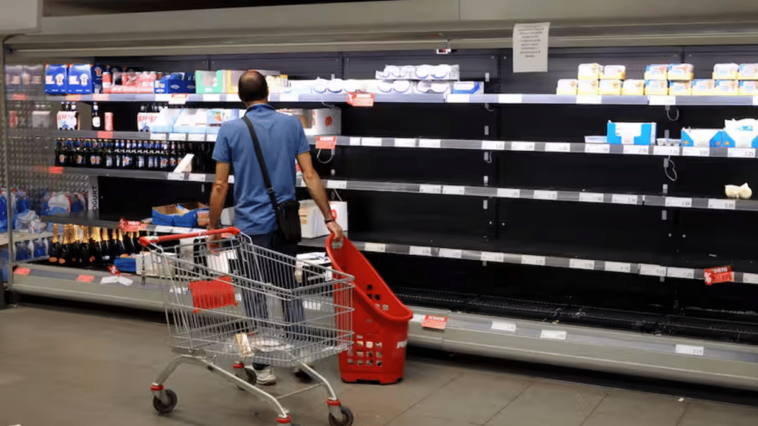 Ιταλία: Εξαφανίστηκαν γαλακτοκομικά, κατεψυγμένα, αλεύρι και ζυμαρικά από τα ράφια - Παρέλυσε η εφοδιαστική αλυσίδα