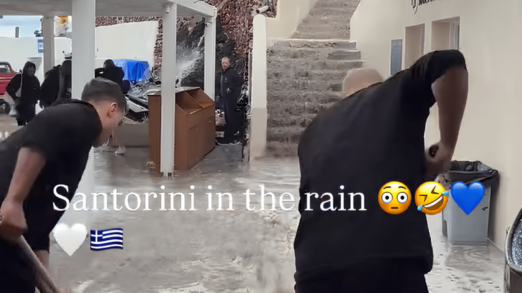 Σαντορίνη: Έβαλαν εργαζομένους εστιατορίου να παλεύουν με τα νερά για να μην ενοχληθούν οι θαμώνες από την κακοκαιρία (βίντεο)