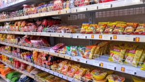 Έρευνα συνδέει την κατανάλωση υπερεπεξεργασμένων τροφίμων με ενδείξεις εγκεφαλικής βλάβης